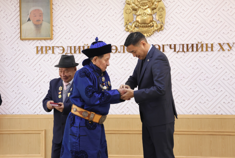 ТӨРИЙН ДЭЭД ОДОН МЕДАЛЬ ГАРДУУЛЛАА
