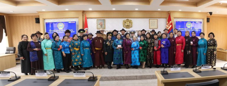 МОНГОЛ УЛСЫН ЕРӨНХИЙЛӨГЧИЙН ЗАРЛИГААР ТӨРИЙН ДЭЭД ОДОН МЕДАЛЬ ГАРДУУЛЛАА