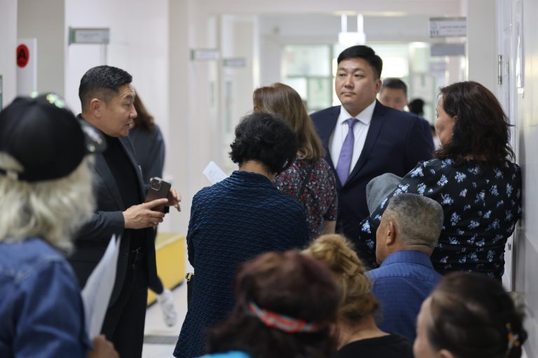 АХМАДЫН ЭРҮҮЛ МЭНДИЙГ ДЭМЖИХ САРЫН АРГА ХЭМЖЭЭ ҮРГЭЛЖИЛЖ БАЙНА.