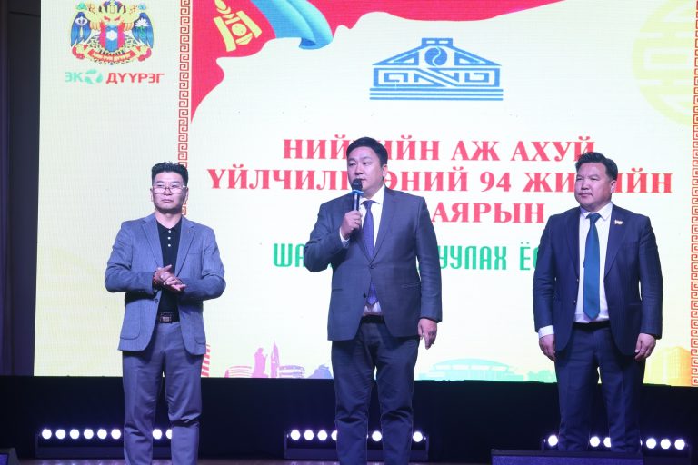 Нийтийн аж ахуйн үйлчилгээний байгууллага үүсч хөгжсөний 94 жилийн ойн баярын хүрээнд зохион байгуулагдаж буй “Бид Хан-Уулынхан” арга хэмжээнд дүүргийн иргэдийн Төлөөлөгчдийн Хурлын дарга Ч.Бат-Оргил оролцлоо.