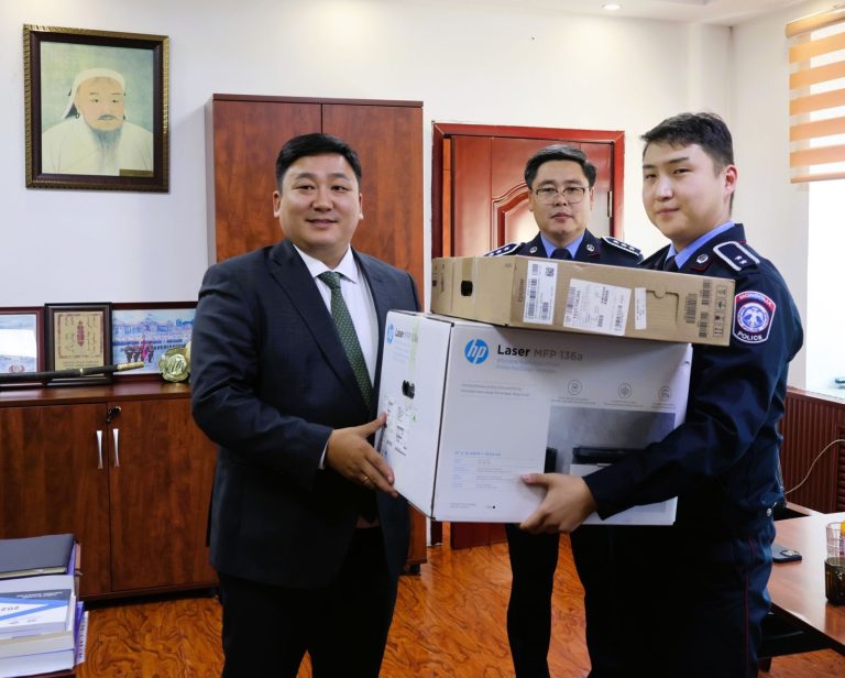 /2025.10.17/ Хан-Уул дүүргийн хүн амын өсөлттэй холбоотойгоор дүүрэг дэх Цагдаагийн газрын алба хаагчдын орон тоо нэмэгдэж ажлын ачаалал ихэсч байгаатай уялдуулан алба хаагчдын ажиллах нөхцөл байдлыг үе шаттайгаар шийдвэрлэж байна.