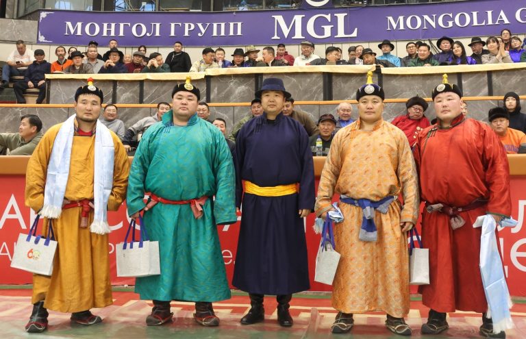 ХАН-УУЛ ДҮҮРГИЙН ТҮҮХТ 60 ЖИЛИЙН ОЙН БАРИЛДААНЫ ДУНД ШӨВӨГТ ШАЛГАРСАН БӨХЧҮҮДЭД ШАГНАЛ ГАРДУУЛЛАА