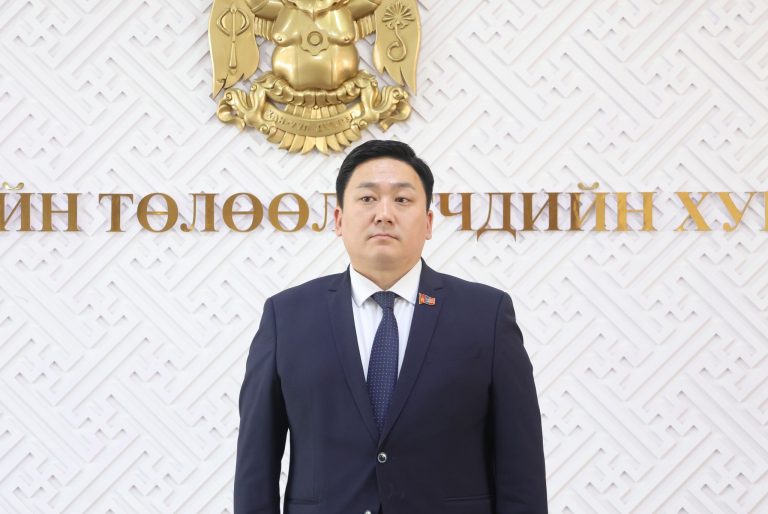 МОНГОЛ УЛСЫН ЕРӨНХИЙЛӨГЧИЙН ЗАРЛИГААР ТӨРИЙН ДЭЭД ОЛОН МЕДАЛЬ ГАРДУУЛЛАА
