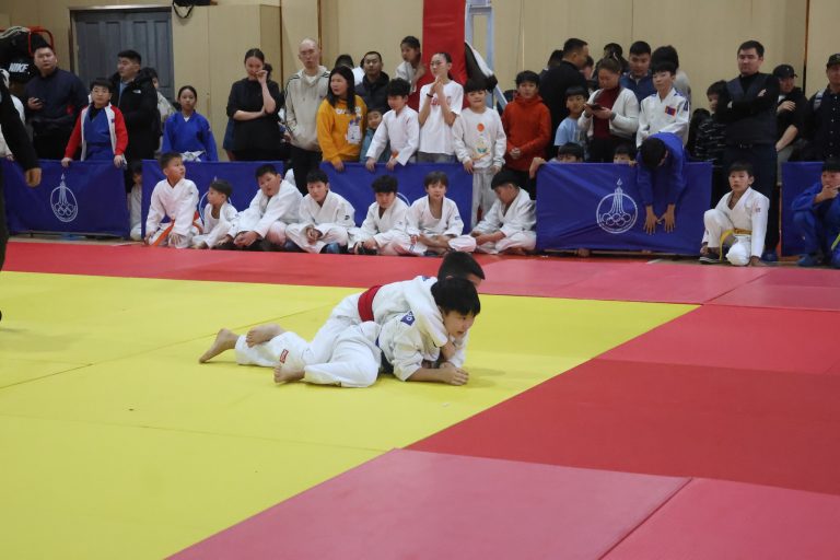 ХАН-УУЛ ДҮҮРГИЙН ЖҮДО БӨХИЙН ӨСВӨРИЙН АВАРГА ШАЛГАРУУЛАХ ТЭМЦЭЭН ҮРГЭЛЖИЛЖ БАЙНА