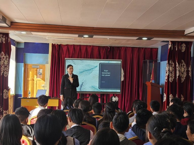 ЕБ-ЫН СУРГУУЛИЙН СУРАГЧДАД ЭРХ ЗҮЙН МЭДЛЭГ ОЛГОХ, ХОРТ ЗУРШЛААС УРЬДЧИЛАН СЭРГИЙЛЭХ ЧИГЛЭЛЭЭР СУРГАЛТ ЗОХИОН БАЙГУУЛЛАА