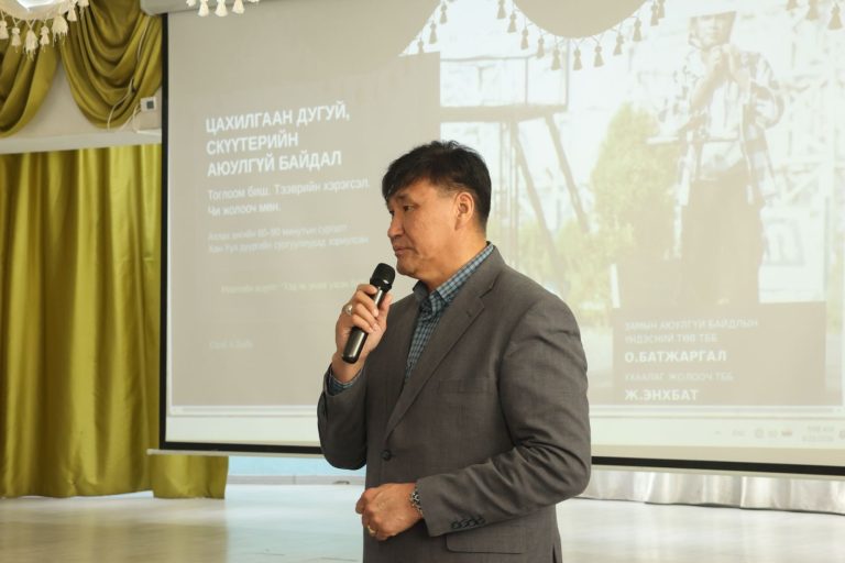 ЕБ-ЫН СУРГУУЛИЙН СУРАГЧДАД ЗАМЫН ХӨДӨЛГӨӨНИЙ ДҮРМИЙН МЭДЛЭГ ОЛГОХ СУРГАЛТ ҮРГЭЛЖИЛЖ БАЙНА…